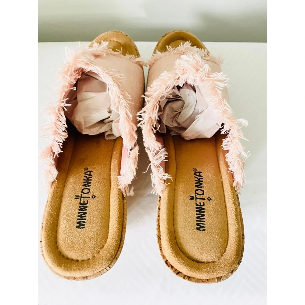 New! MINNETONKA Pink York Blush Wedge Sandals Size 9